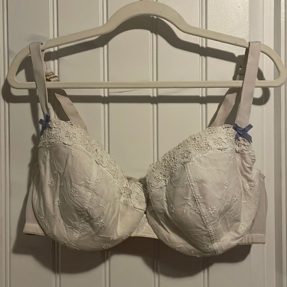 White lace bra